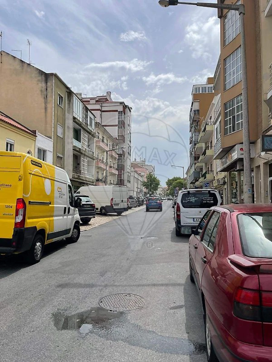 Loja para Arrendamento em Almada, Cova da Piedade, Pragal e Cacilhas Foto 2