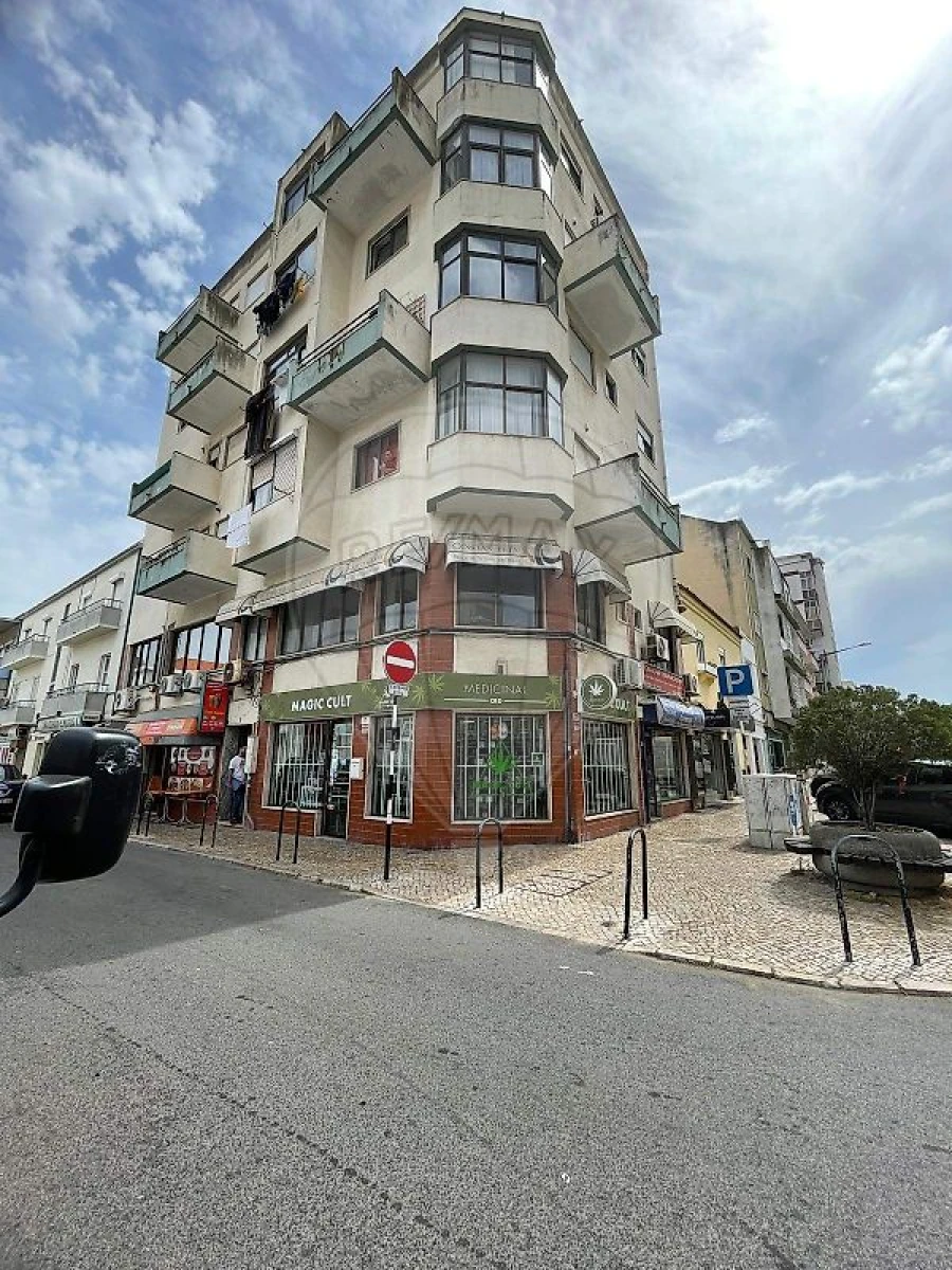 Loja para Arrendamento em Almada, Cova da Piedade, Pragal e Cacilhas Foto 3