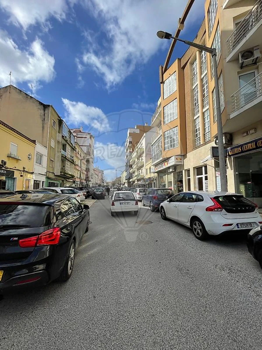Loja para Arrendamento em Almada, Cova da Piedade, Pragal e Cacilhas Foto 17
