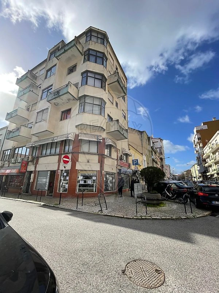 Loja para Arrendamento em Almada, Cova da Piedade, Pragal e Cacilhas Foto 16