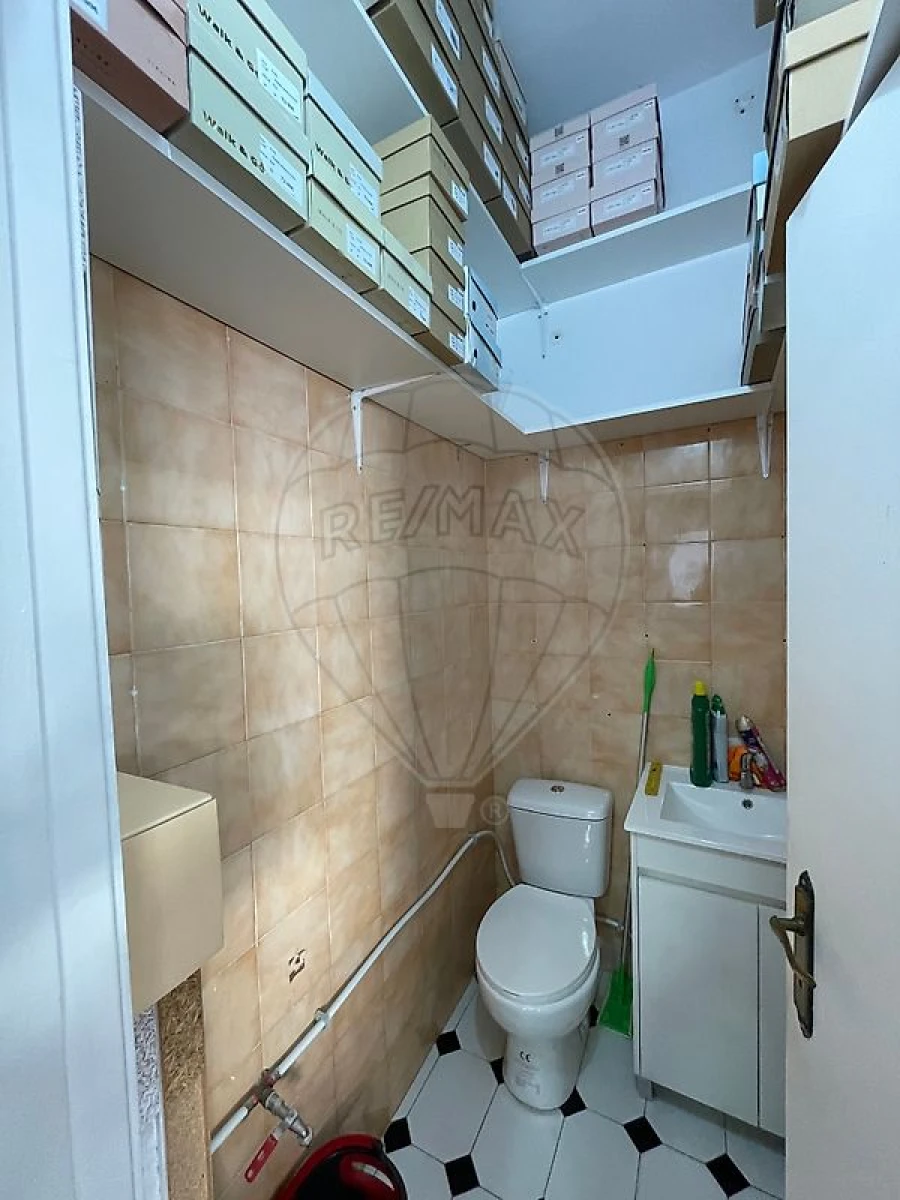 Loja para Arrendamento em Almada, Cova da Piedade, Pragal e Cacilhas Foto 10