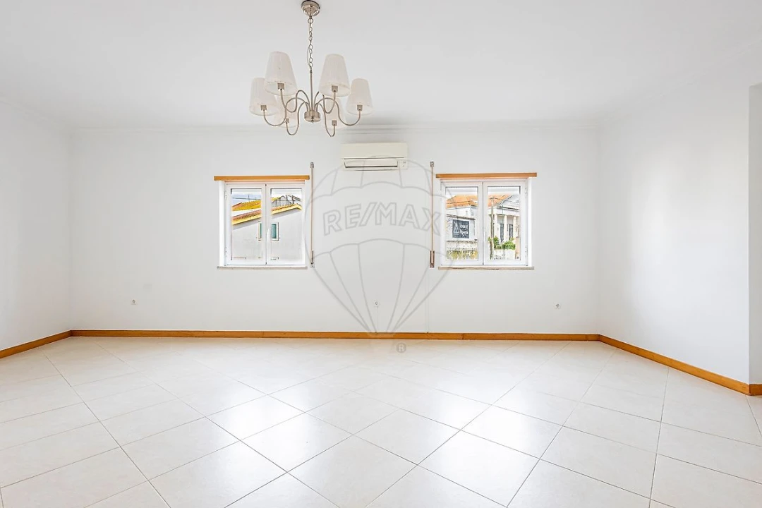 Apartamento T3 para Venda em Aveiras de Cima Foto 9