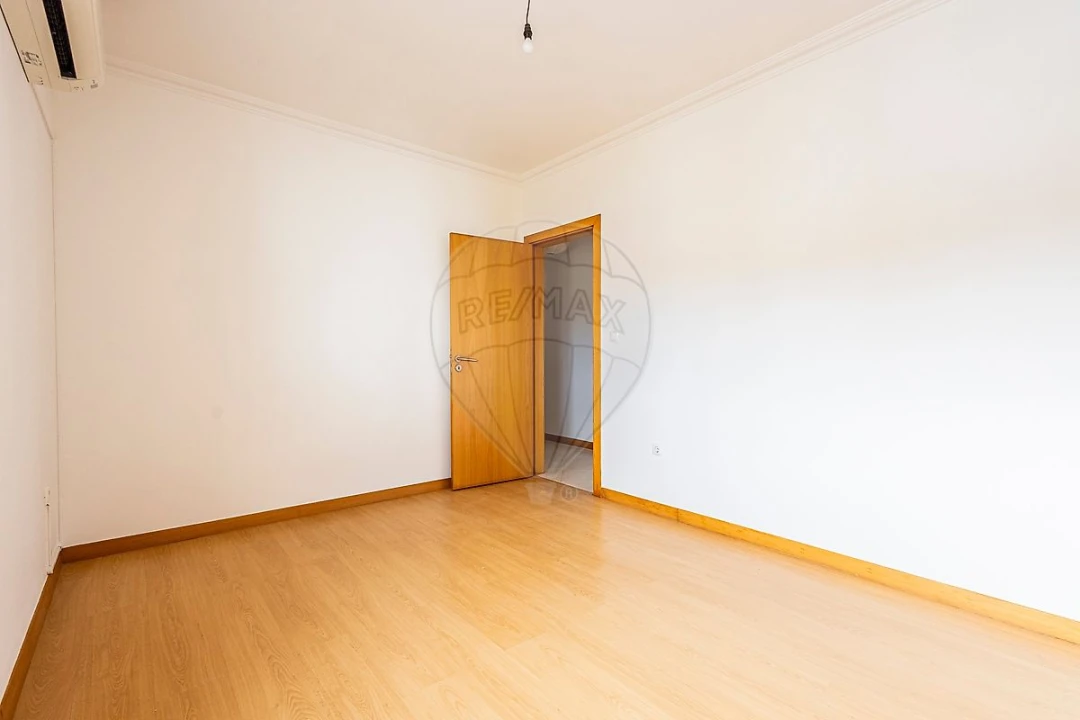 Apartamento T3 para Venda em Aveiras de Cima Foto 23