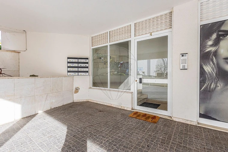 Apartamento T3 para Venda em Aveiras de Cima Foto 2