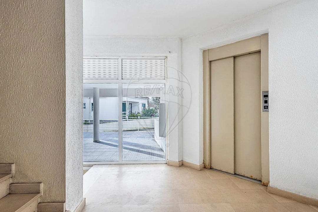 Apartamento T3 para Venda em Aveiras de Cima Foto 1