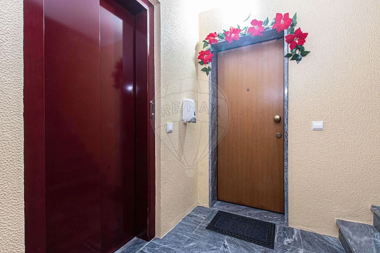 Apartamento T2 para Venda em Azambuja Foto 3