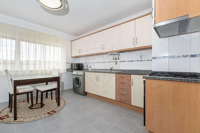 Apartamento T2 para Venda em Azambuja Foto 6