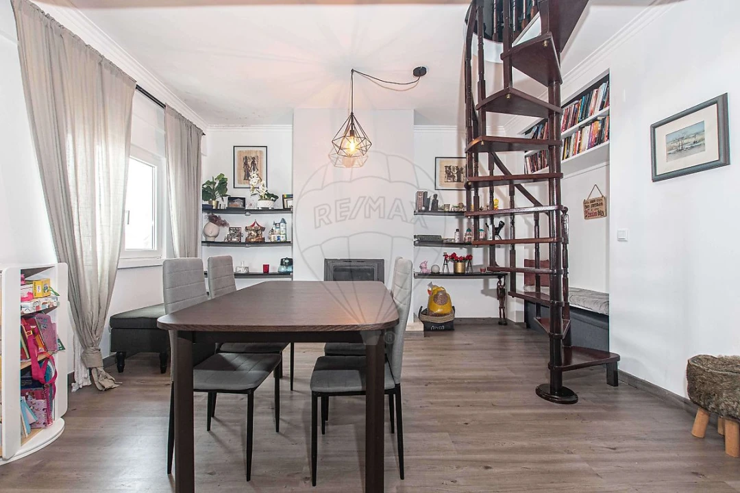 Apartamento T2 para Venda em São Domingos de Rana Foto 5