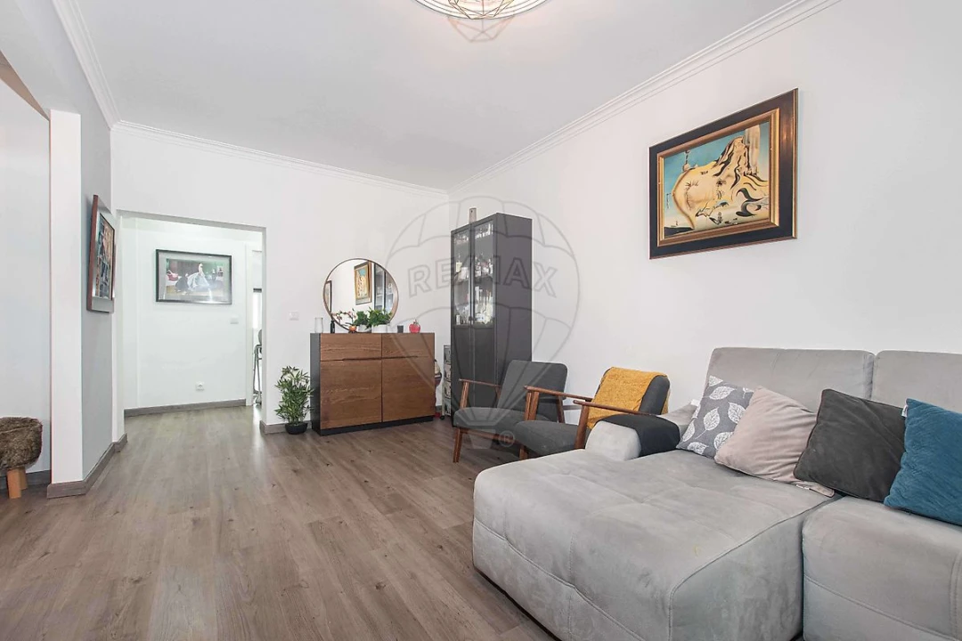 Apartamento T2 para Venda em São Domingos de Rana Foto 6