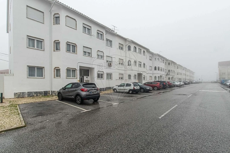 Apartamento T2 para Venda em São Domingos de Rana Foto 18