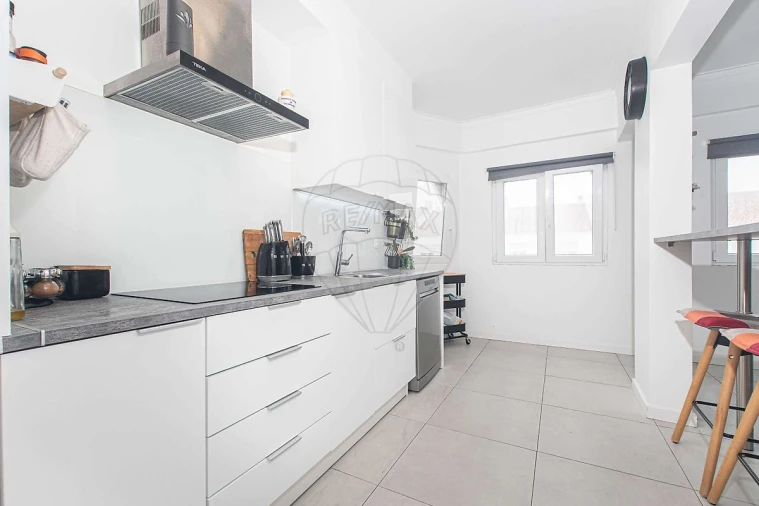 Apartamento T2 para Venda em São Domingos de Rana Foto 13