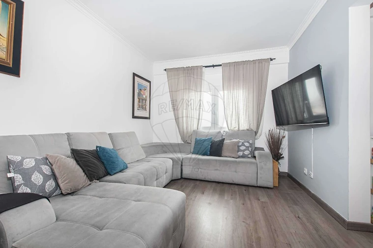 Apartamento T2 para Venda em São Domingos de Rana Foto 3