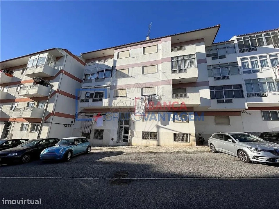 Apartamento T1 para Venda em Agualva e Mira-Sintra Foto 12