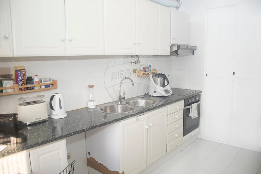 Apartamento T3 para Venda em Santo Antonio dos Olivais Foto 8