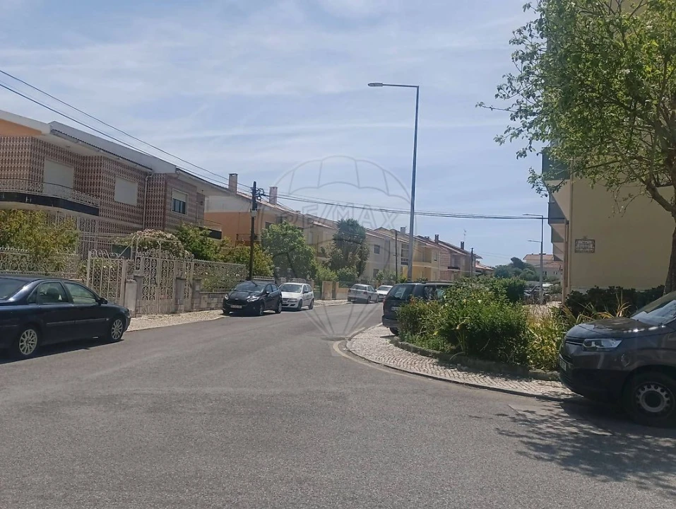 Apartamento T2 para Venda em Algueirão-Mem Martins Foto 2