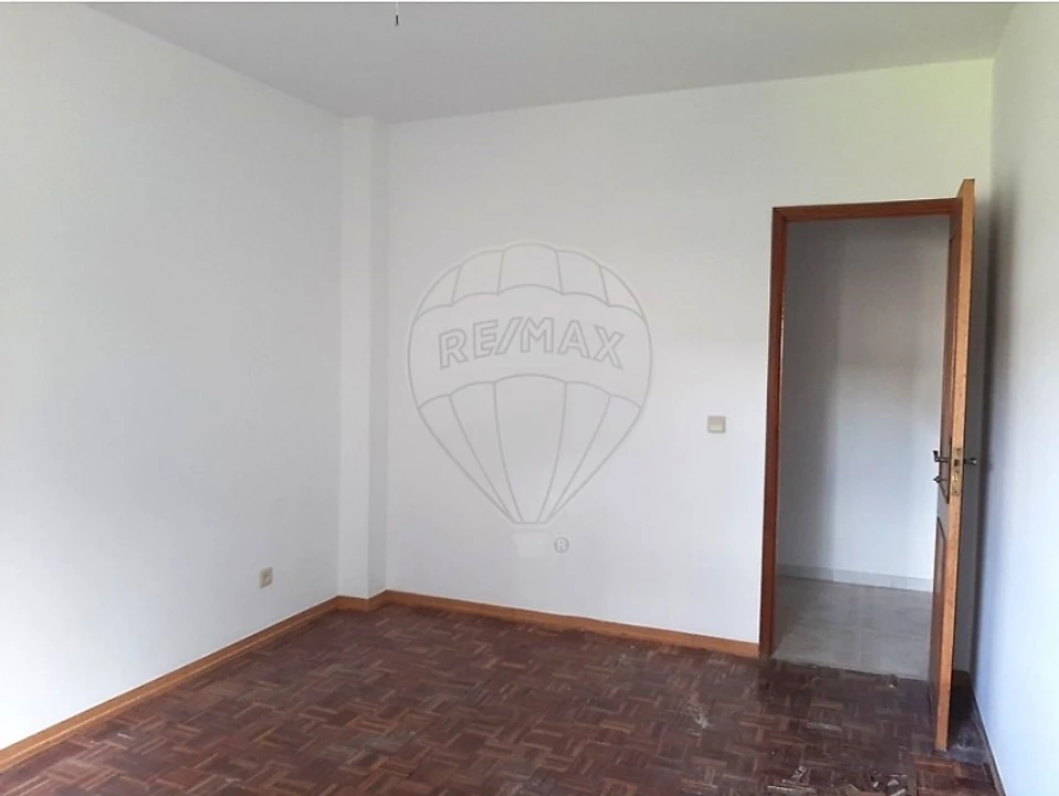 Apartamento T3 para Venda em Algueirão-Mem Martins Foto 2