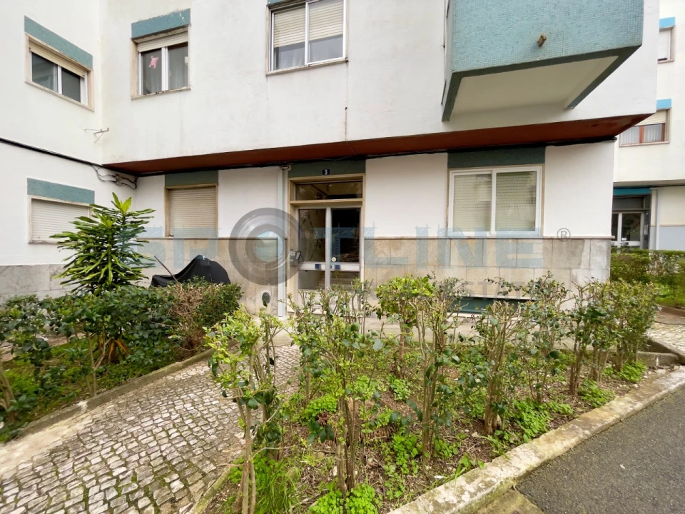 Apartamento T2 para Venda em Póvoa de Santo Adrião e Olival Basto Foto 1