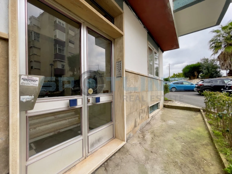 Apartamento T2 para Venda em Póvoa de Santo Adrião e Olival Basto Foto 2