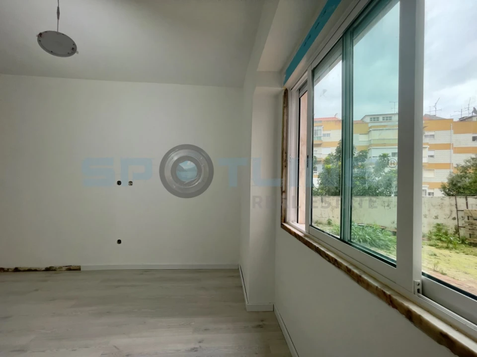 Apartamento T2 para Venda em Póvoa de Santo Adrião e Olival Basto Foto 34