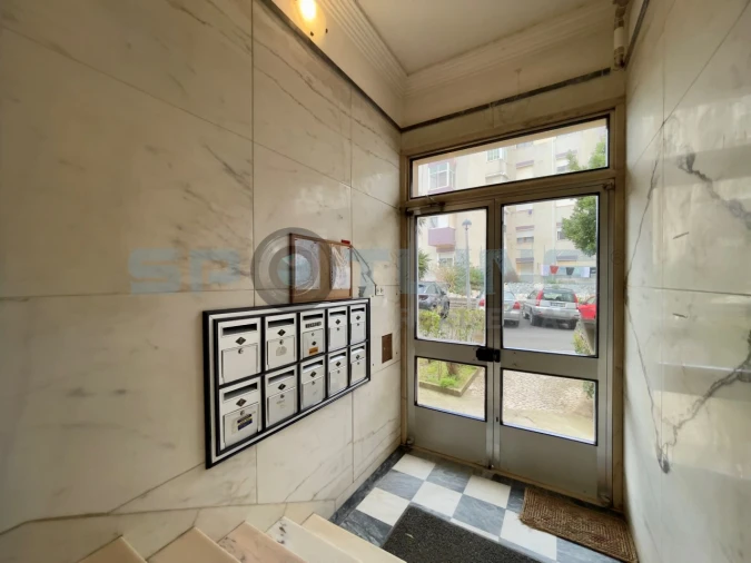 Apartamento T2 para Venda em Póvoa de Santo Adrião e Olival Basto Foto 5