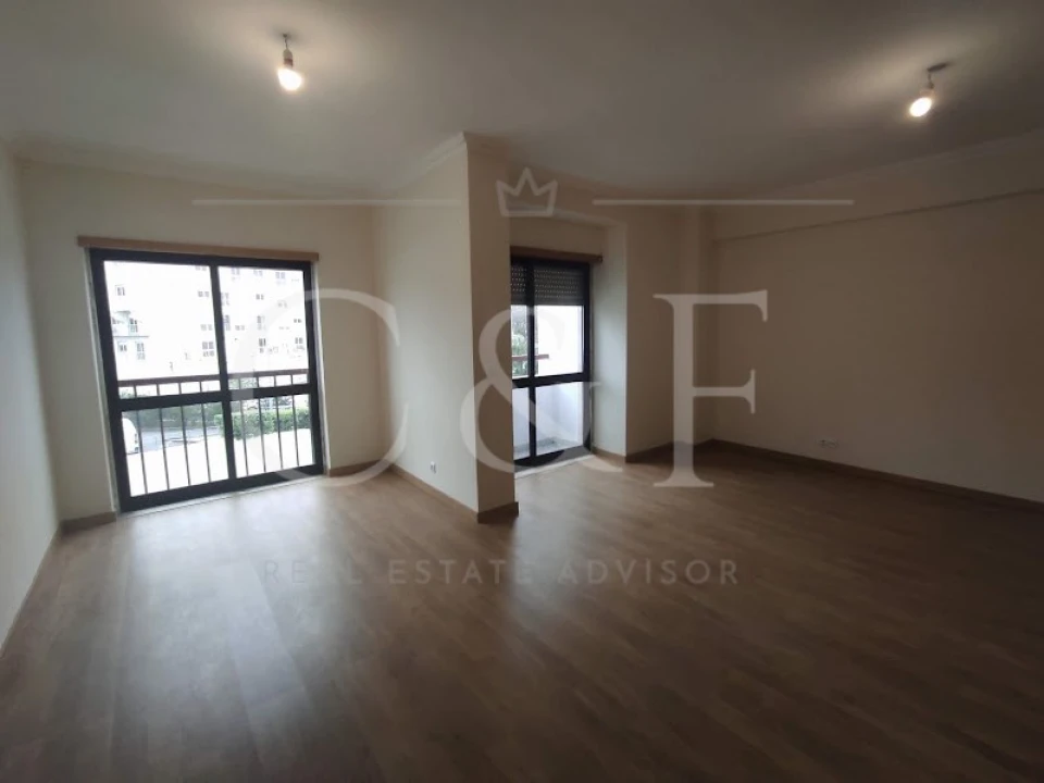 Apartamento T3 para Venda em Rio de Mouro Foto 4