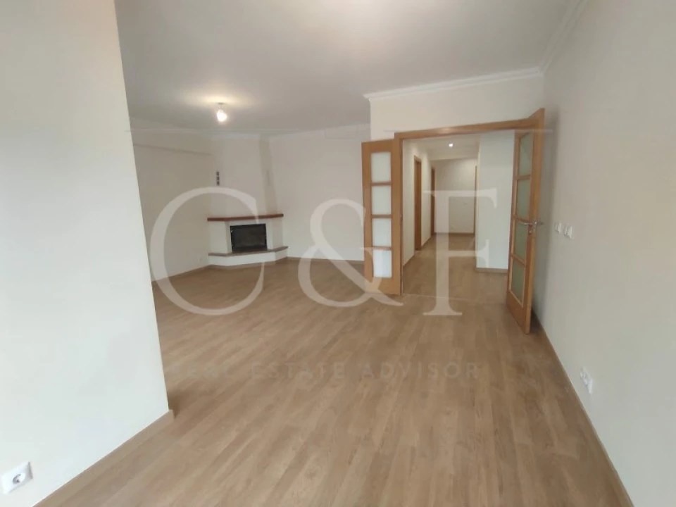 Apartamento T3 para Venda em Rio de Mouro Foto 2