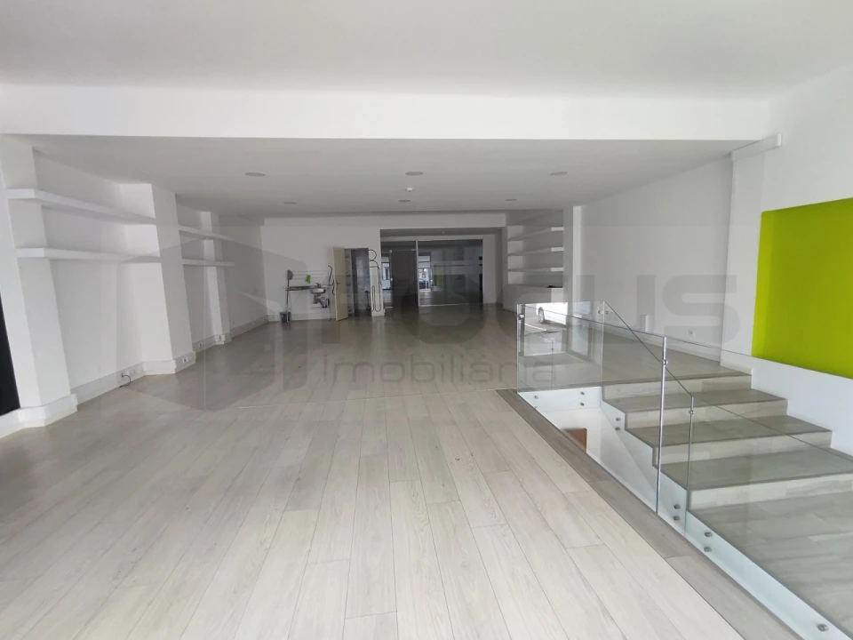 Loja para Arrendamento em Aradas Foto 1