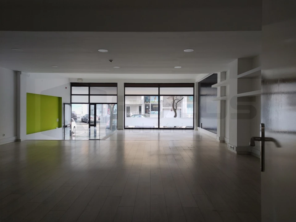 Loja para Arrendamento em Aradas Foto 6