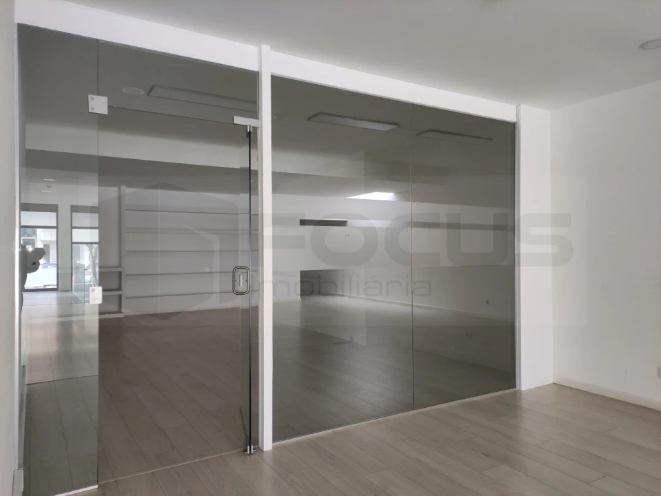 Loja para Arrendamento em Aradas Foto 13