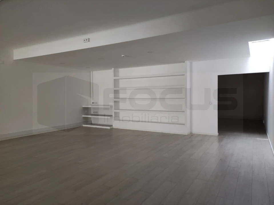 Loja para Arrendamento em Aradas Foto 15