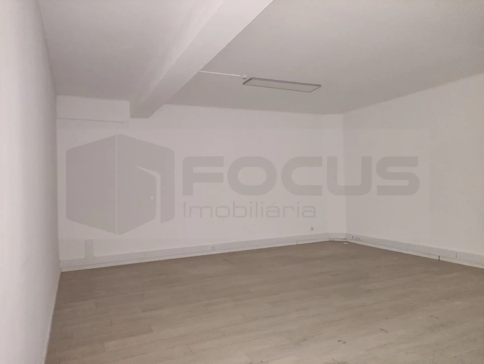 Loja para Arrendamento em Aradas Foto 17