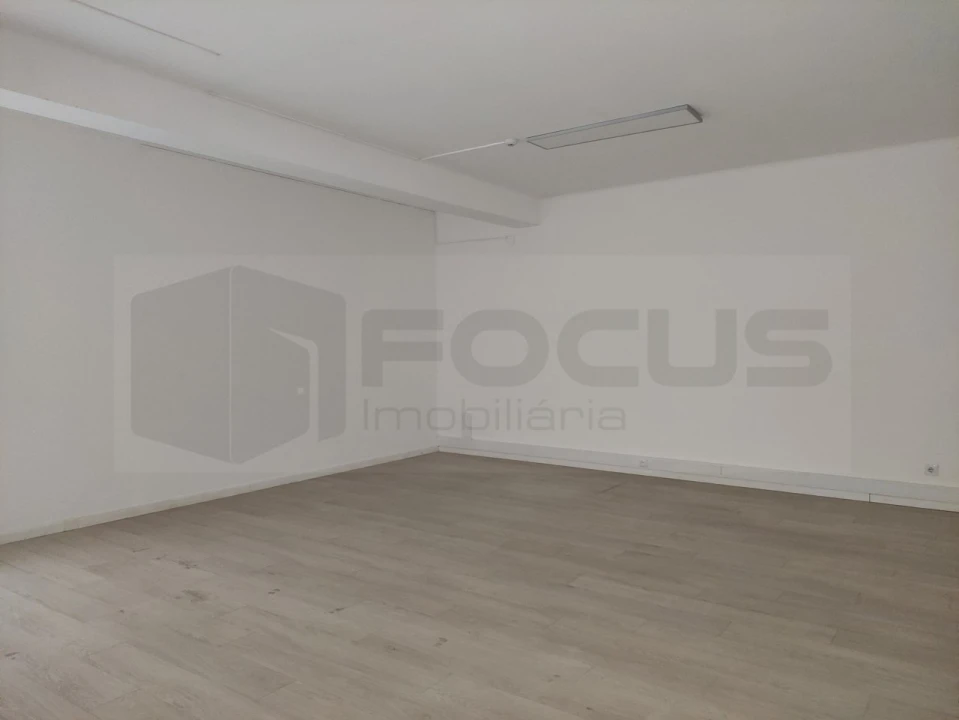 Loja para Arrendamento em Aradas Foto 18