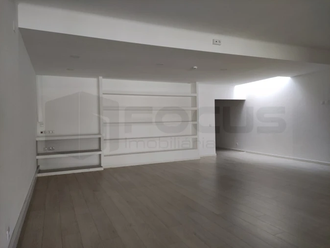 Loja para Arrendamento em Aradas Foto 14