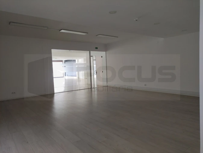 Loja para Arrendamento em Aradas Foto 16