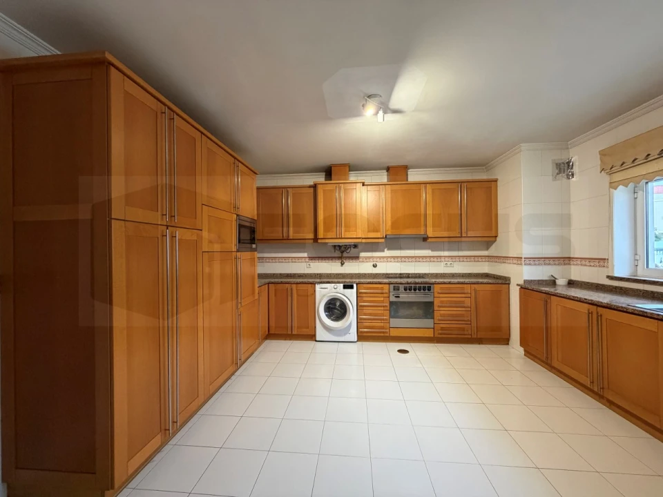 Moradia T4 para Arrendamento em Glória e Vera Cruz Foto 13