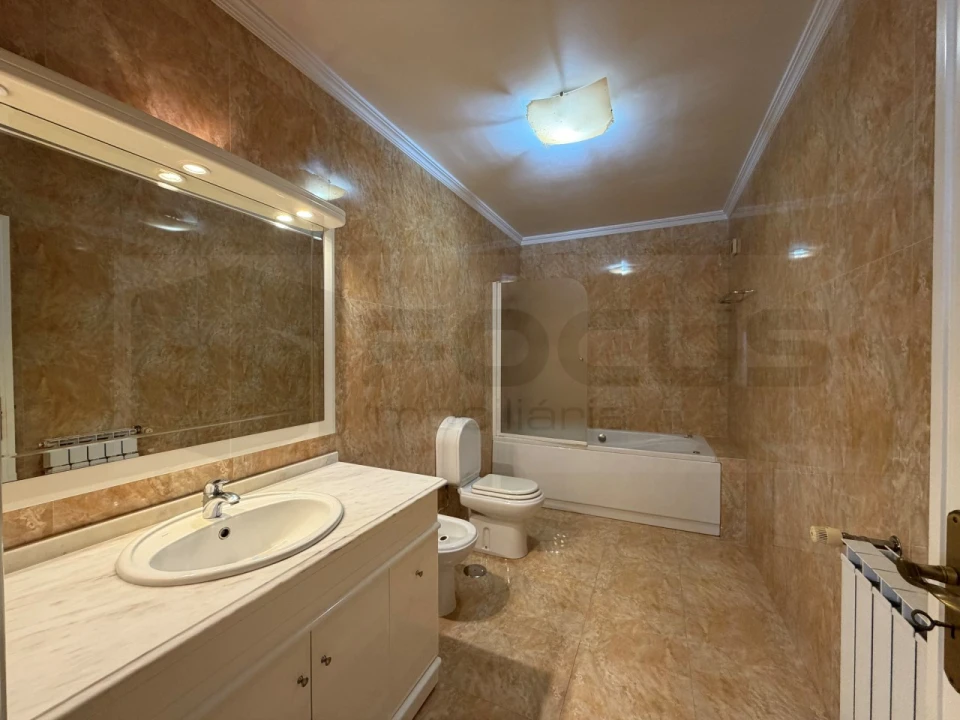 Moradia T4 para Arrendamento em Glória e Vera Cruz Foto 24