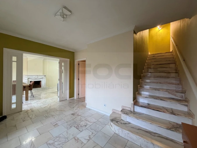 Moradia T4 para Arrendamento em Glória e Vera Cruz Foto 1