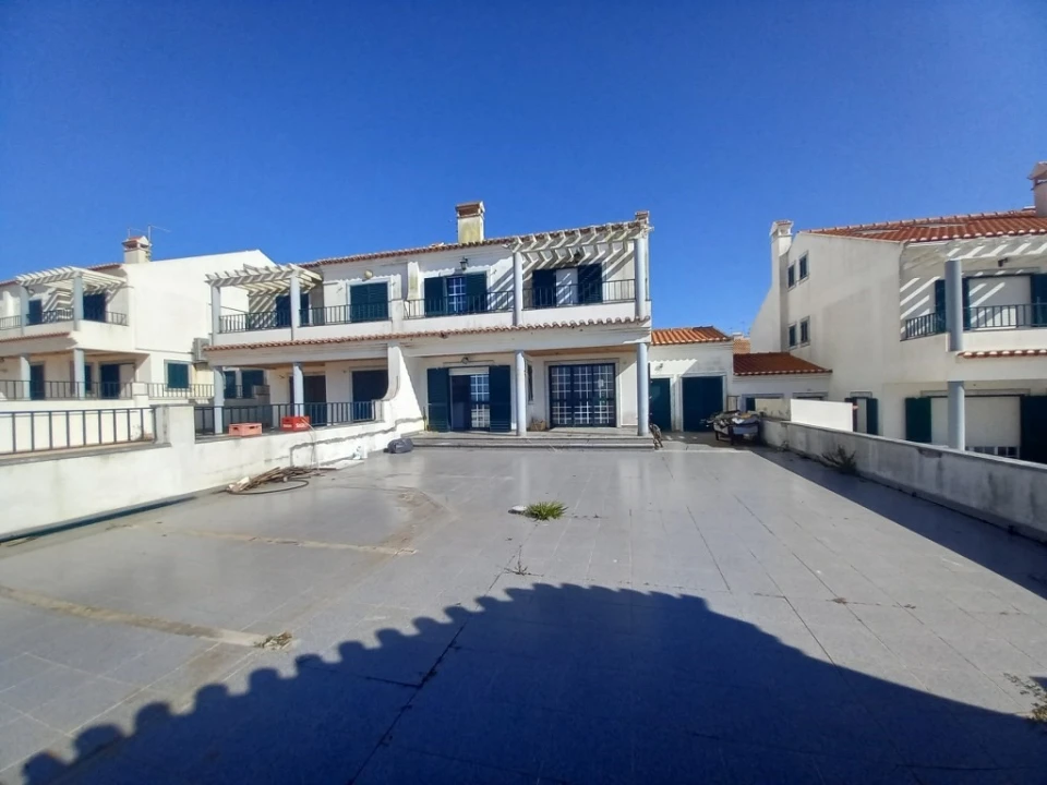 Moradia T4 para Venda em Santo Isidoro Foto 16