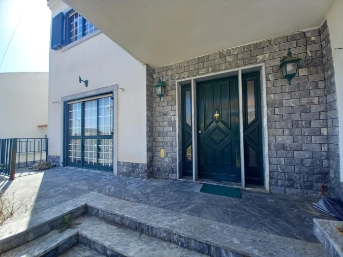 Moradia T4 para Venda em Santo Isidoro Foto 2