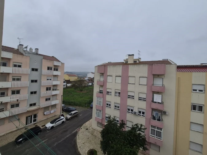 Apartamento T2 para Venda em Carregado e Cadafais Foto 33