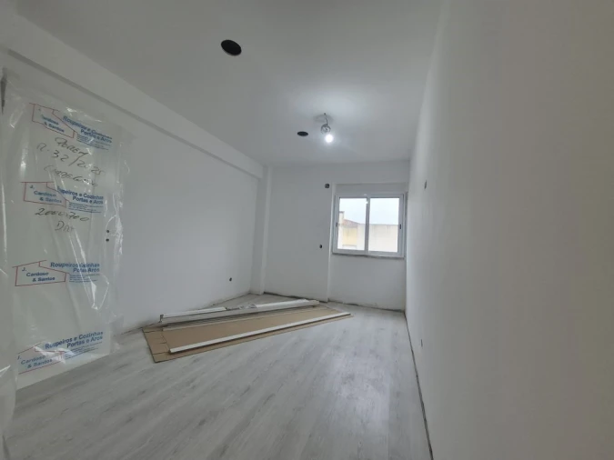 Apartamento T2 para Venda em Carregado e Cadafais Foto 36