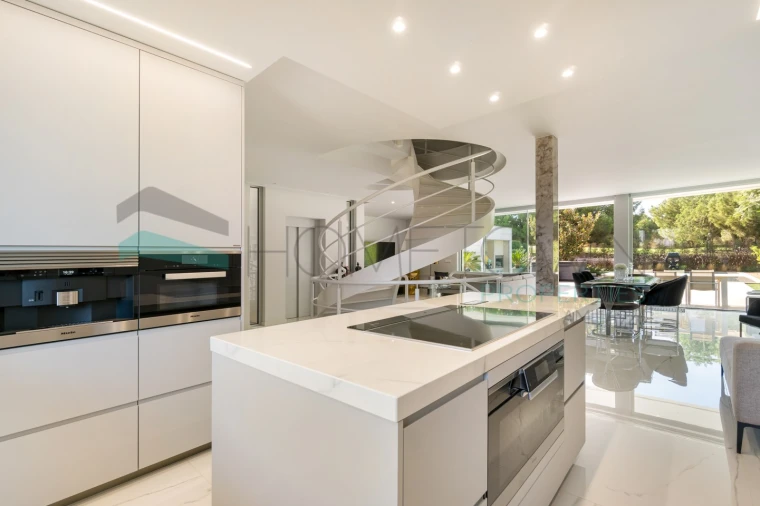 Moradia T3 para Venda em Quarteira Foto 2