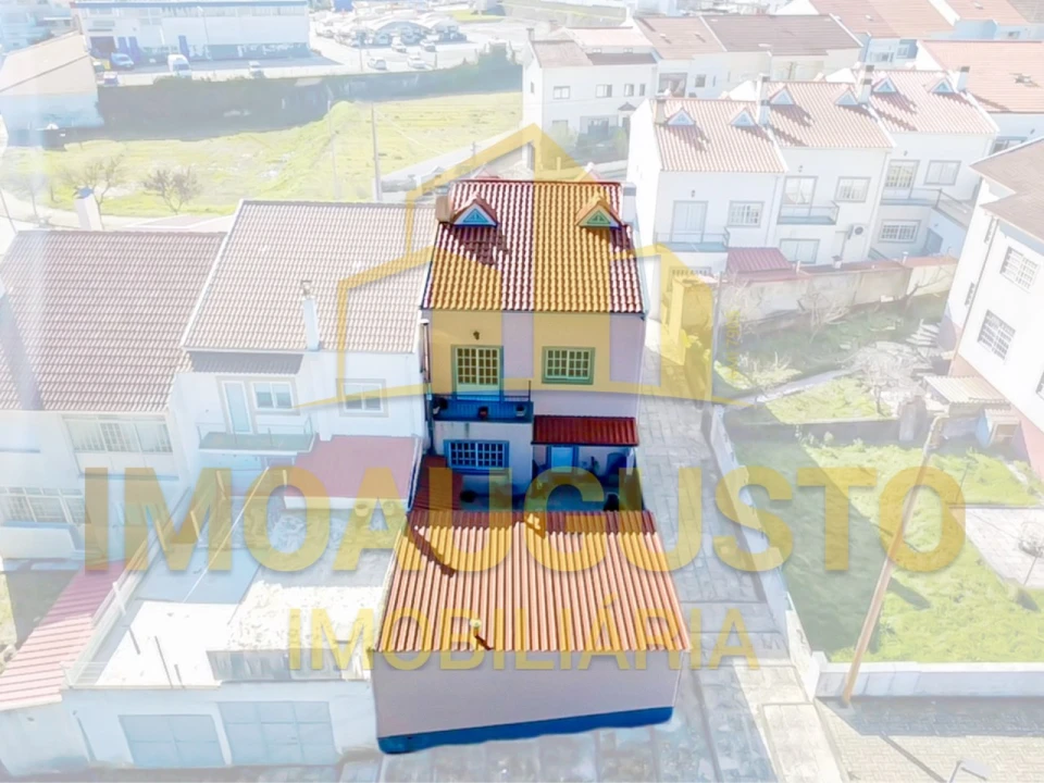 Moradia T4 para Venda em Guarda Foto 2