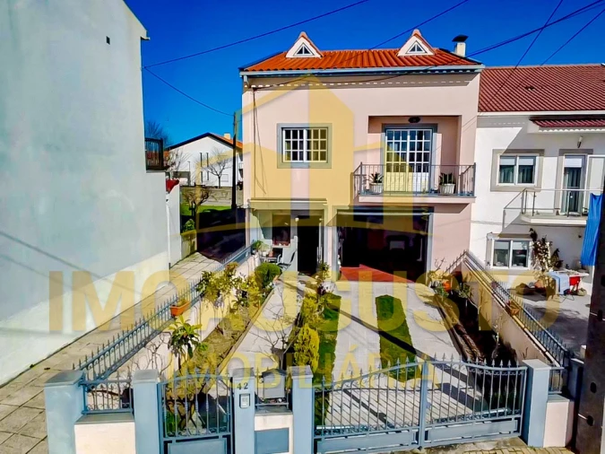 Moradia T4 para Venda em Guarda