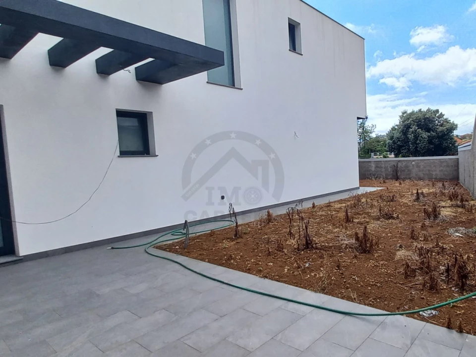 Moradia T3 para Venda em São Roque Foto 31