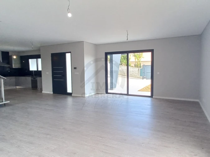 Moradia T3 para Venda em São Roque Foto 6