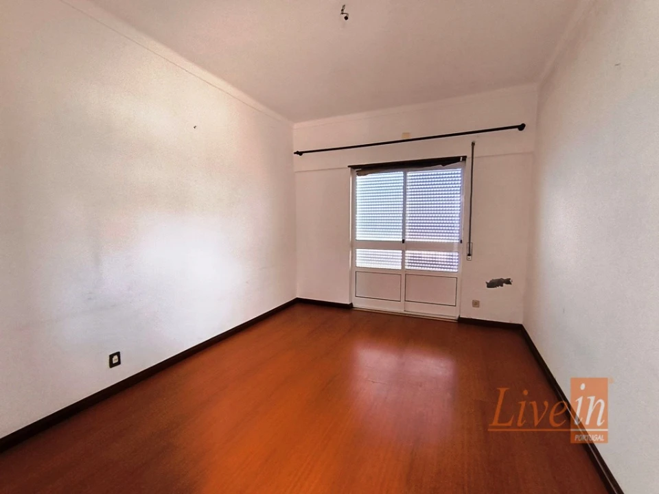 Moradia T8 para Venda em Santo Isidoro Foto 9