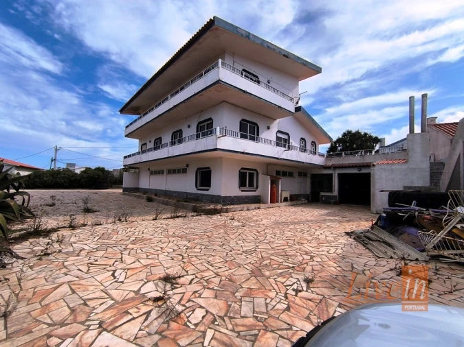 Moradia T8 para Venda em Santo Isidoro Foto 3