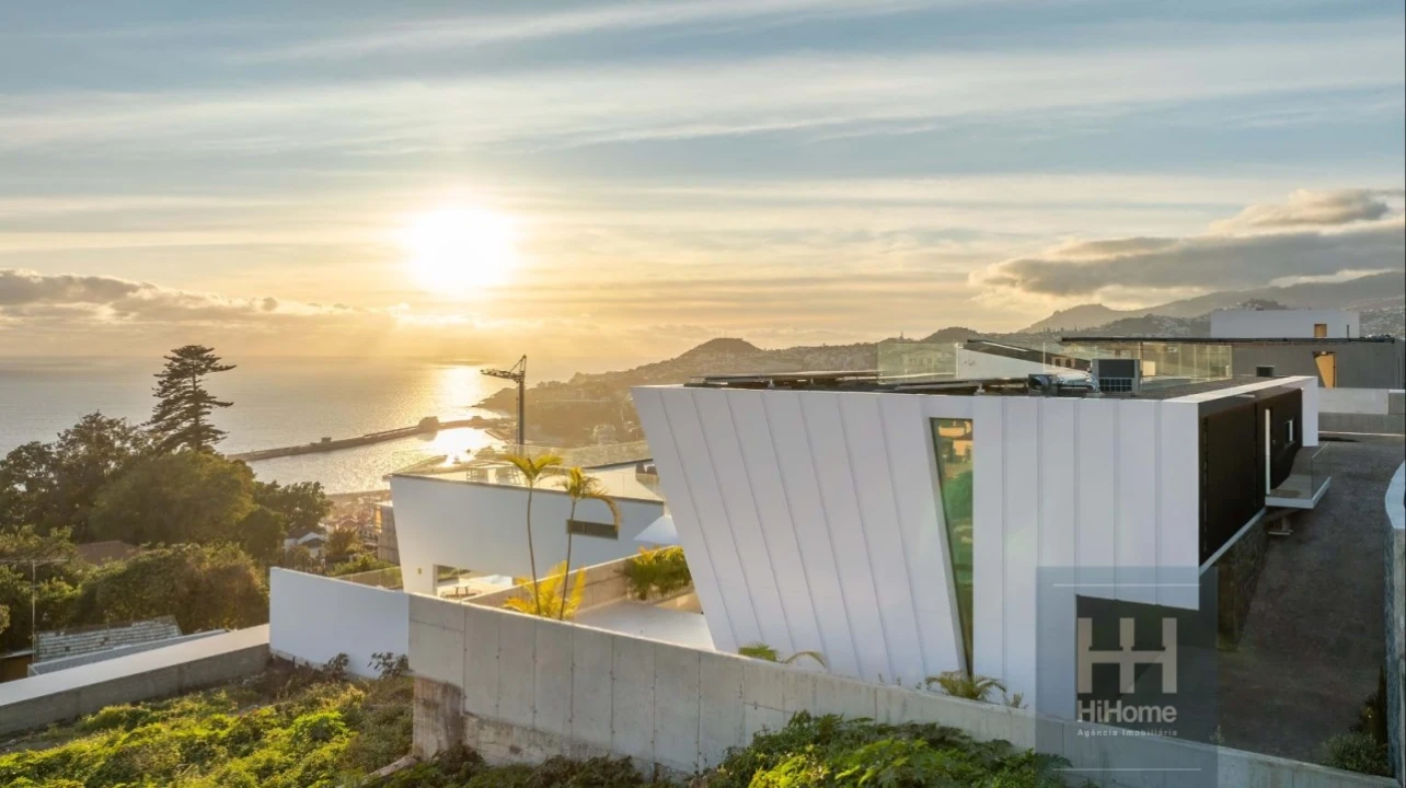 Moradia T4 para Venda em Funchal (Santa Maria Maior) Foto 9