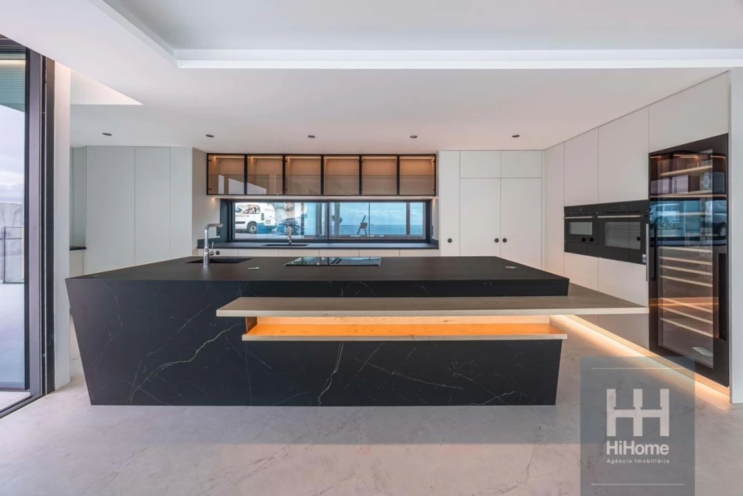 Moradia T4 para Venda em Funchal (Santa Maria Maior) Foto 17